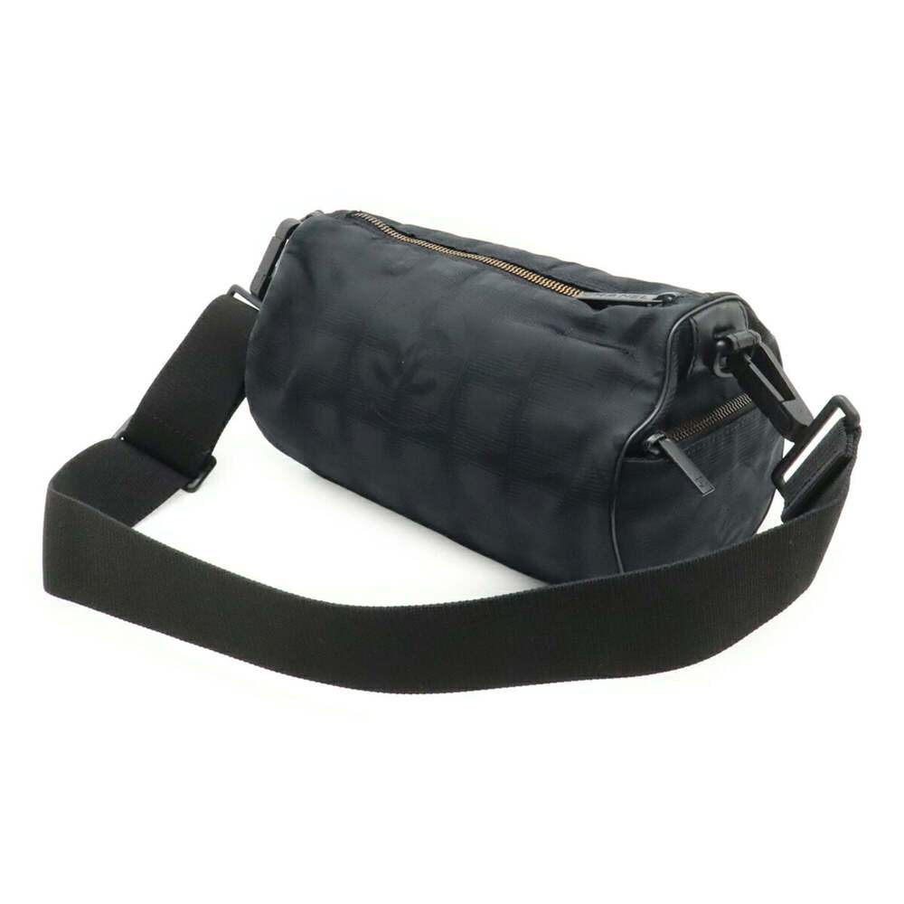 CHANEL Black Leather Shoulder Bag - Picture 3 of 9